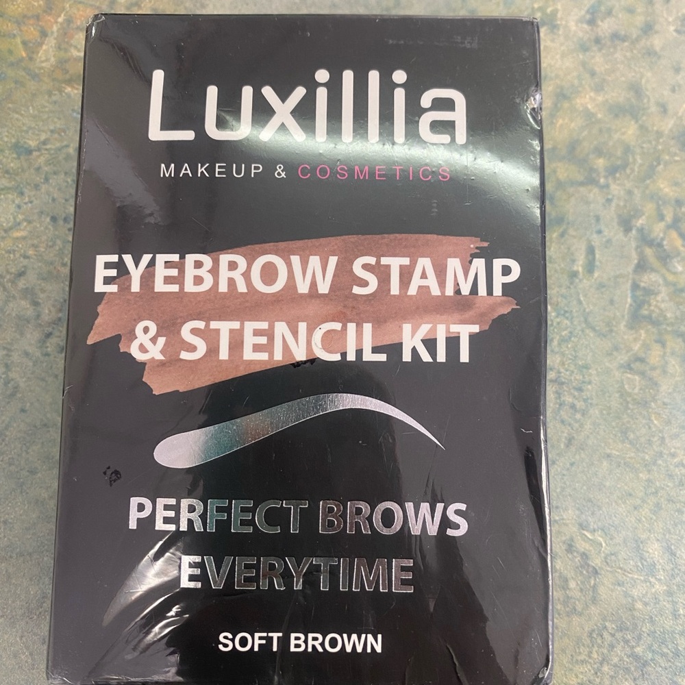 Luxillia Eyebrow stamp and stencil kit